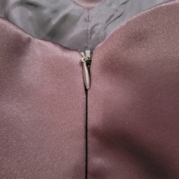 Badgley Mischka Strapless Sweetheart Neckline Bridesmaid Dress in Purple Size 2 - Picture 4 of 6